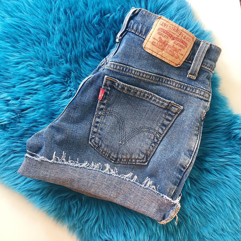 LEVI 550 VINTAGE HIGHWAISTED DENIM SHORTS